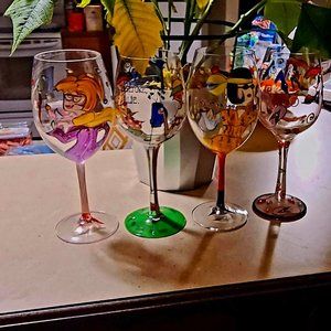 DELISH WHIMSICAL STEMWARE SET OF FOUR WINE GLASSES READY AND CUTE FOR 4 BESTIES